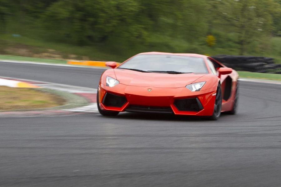  Lamborghini Aventador LP700-4 2011 года  (фото 8 из 204)